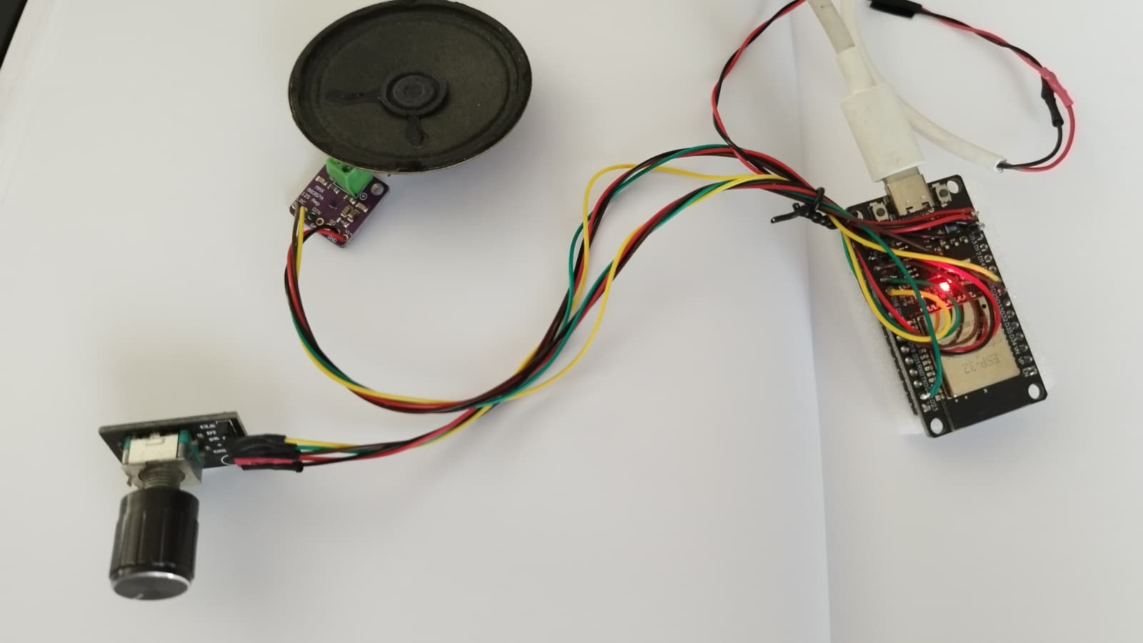 Cómo me construí una radio por Internet con un ESP32 y un DAC de 2€